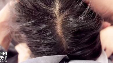 【麻豆传媒】qt 001 喜欢cosplay的合租室友 芊芊